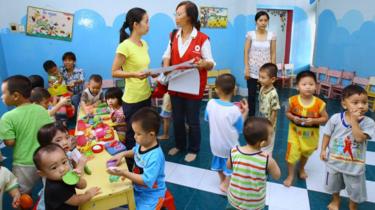 Giáo viên mầm non và tiểu học phải 'lao động cực nhọc', TS Vũ Thị Phương Anh nói