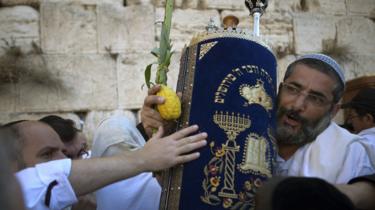 Cerimónia judaica em Jerusalém