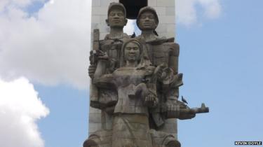 Het Cambodja-Vietnam Friendship Monument in Phnom Penh herdenkt Vietnam rol in het verwijderen van Pol Pot van de rode Khmer regime van kracht in 1979