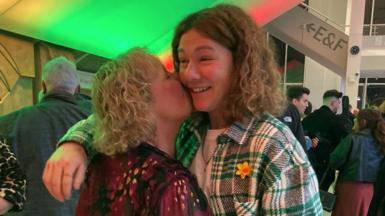 Helen a Huw, Mam a Mab