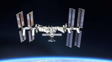 Ο Διεθνής Διαστημικός Σταθμός (ISS) φωτογραφήθηκε από τα μέλη του πληρώματος Expedition 56 από διαστημόπλοιο Soyuz μετά την αποδέσμευση.  Φωτογραφία: Οκτώβριος 2018