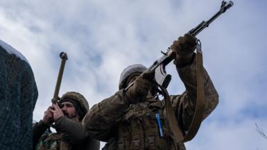 Ukraine soldiers on frontline at Zolote