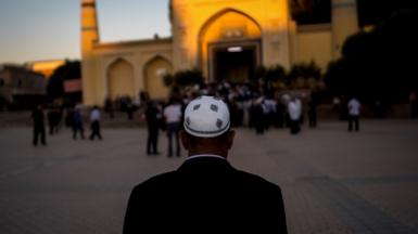 This picture taken on June 26, 2017 shows a Muslim man arriving at the Id Kah Mosque for the morning prayer on Eid al-Fitr in the old town of Kashgar in China's Xinjiang Uighur Autonomous Region.