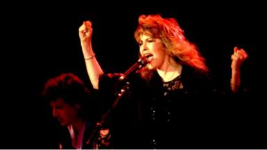 Stevie Nicks performing live