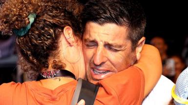 Sebastian Bellin with wife Sara at the end of the 2022 Ironman in Kona