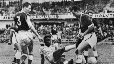 Pan chwaraeodd Cymru yn erbyn Brasil a Pelé yn rownd yr wyth olaf yn 1958