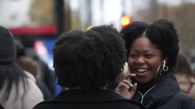 Mulheres nas ruas de Londres conversaram com a BBC