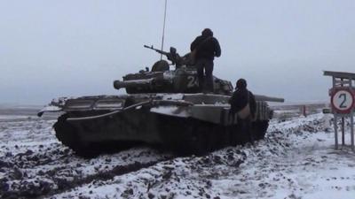 La télévision russe montre des exercices de chars près de la frontière avec l'Ukraine, le 14 janvier 2022