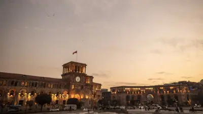 Erivan’ın merkezinde, Cumhuriyet Meydanı bulunuyor.