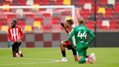 Some Leading Footballers To Stop Taking A Knee Cbbc Newsround