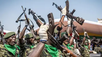 le business model de facebook Soldats bissau-guinéens.