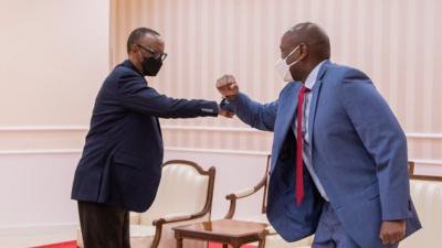 Liyetona Jenerali Muhoozi Kainerugaba ubwo yakirwaga na Perezida Paul Kagame kuri uyu wa gatandatu, ku itariki ya 22/11/2022