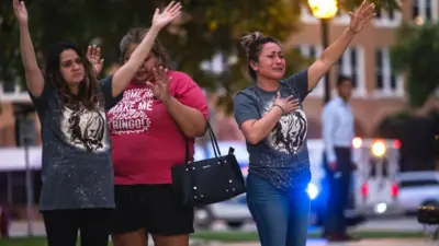 Mujeres participando en una vigilia este miércoles.