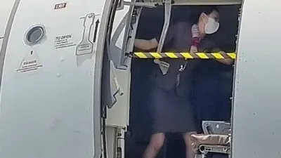 지난 26일 제주에서 출발해 대구로 향하던 아시아나항공기에 탑승한 30대 남성 A씨가 대구공항 상공에서 비상문을 강제로 개방해 승객들을 공포에 떨게 했다