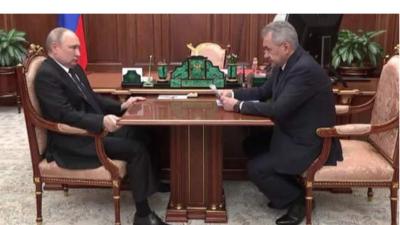 Vladimir Putin and Defence Minister Sergei Shoigu