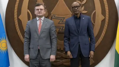 Dmytro Kuleba na Perezida Kagame kuwa kane i Kigali