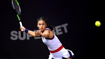 Emma Raducanu Tennis Star Donates Us Open Trophy Cbbc Newsround