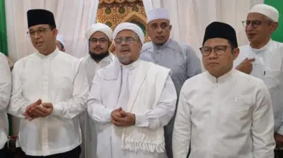 Bacapres dan bacawapres Koalisi Perubahan untuk Persatuan (KPP) Anies Baswedan dan Muhaimin Iskandar bersama mantan pimpinan Front Pembela Islam (FPI) Habib Rizieq Shihab di Petamburan, Jakarta Barat, Rabu (27/9)