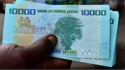 These old 10,000 leone notes dey equivalent to 10 new leone bills