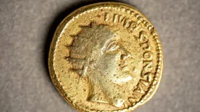 Gold coin featuring Sponsian the first