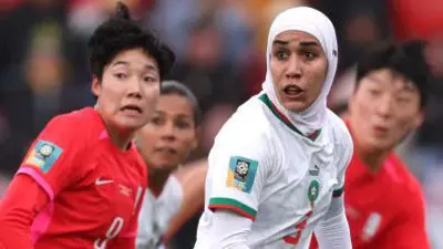 Nouhaila Benzina menjadi pemain berhijab pertama dalam pertandingan Piala Dunia melawan Korea Selatan