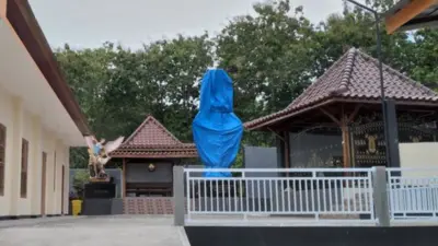 patung maria