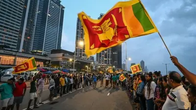 Anti-government demonstrators take part in a protest near the President's office in Colombo on May 10, 2022. - Fresh protests erupted in Sri Lanka's capital on May 10, defying a government curfew after five people died in the worst violence in weeks of demonstrations over a dire economic crisis