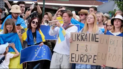 Ukraynanın Aİ-yə üzv olmasını dəstəkləyən aksiya iştirakçıları