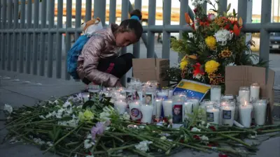 Altar homenaje a victimas del incendio en Ciudad Juarez
