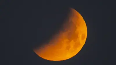 L'image montre la super lune de sang