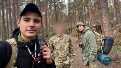 Maksym (kiri) dan Ivan (kanan)