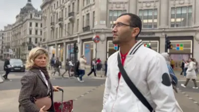 "Фарзандларимиз келажаги учун уларнинг болалигидан воз кечяпмиз", дейди Даврон.