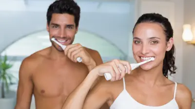 آیا مسواک برقی بهترین راه تمیز کردن دندان است؟