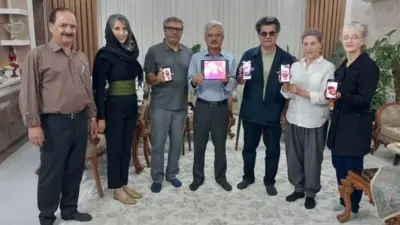 تصویری از ملاقات فاطمه معتمد‌آریا، جعفر پناهی و محمد رسول‌اف با خانواده توماج صالحی