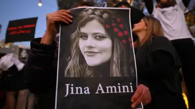 تظاهرات در شهر ملبورن استرالیا؛ همبستگی با اعتراضات ایران و نام مهسا امینی در سراسر جهان منعکس شده است
