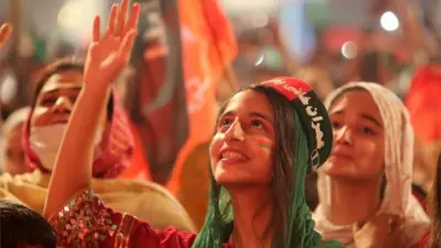 پی ٹی آئی، پشاور جلسہ، خواتین