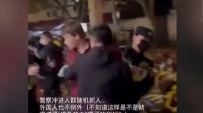 hapsenje bbc novinara u kini na protestu zbog kovid mera