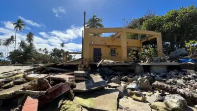 Casa abandonada atrás da residência de Janet, em Villa Cristiana, Loíza, Porto Rico.