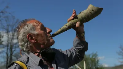 Borija, tradicionalni duvački instrument načinjen od mlade kore drveta pravi se nekoliko dana uoči Đurđevdana.