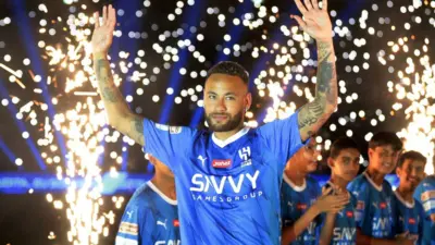 Neymar présenté avec des feux d'artifice par le club saoudien d'Al Hilal
