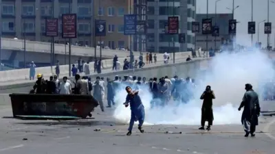 مردم معترض در خیابان