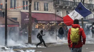 Perşembe günü ulusal çapta gösterilerin düzenlenmesiyle polis ve eylemciler arasında en şiddetli çatışmalar yaşanmıştı