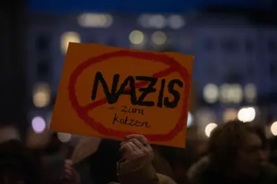 Nazilere hayır pankartı