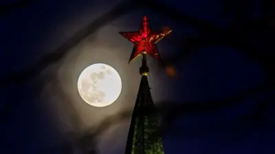 Луна над Кремлем