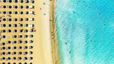 Praia na Grécia