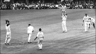 Richie Benaud in action