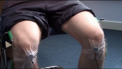 The device scans for tell-tale noises in the knees