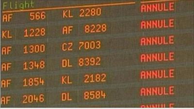 French airport departure board