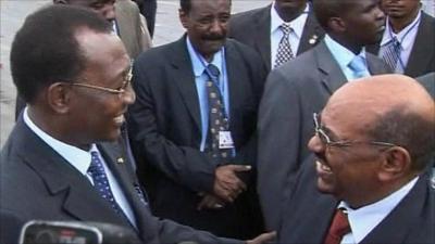 Idriss Deby greets Omar al-Bashir in Ndjamena (21 July 2010)