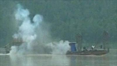 Soldiers blow-up Chinese boat